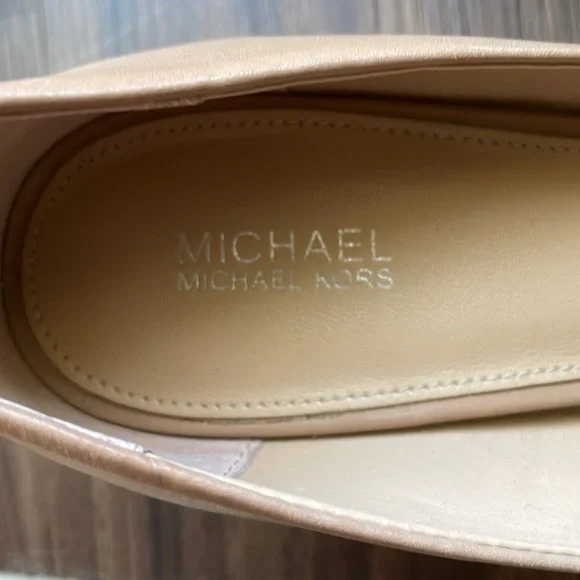 Michael Kors Like New Dorothy Leather Tan Classic Elegant 2 Inch Heels Size 7.5 - Picture 4 of 8